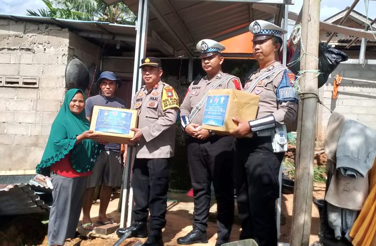 Polres Bintan Salurkan Bantuan Sembako untuk Korban Angin Kencang
