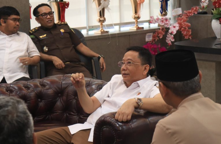 Kejati Kepri Terima Dokumen Hasil Audit BPKP dalam Kasus Dugaan Korupsi PNBP Jasa Pemanduan Kapal di Batam