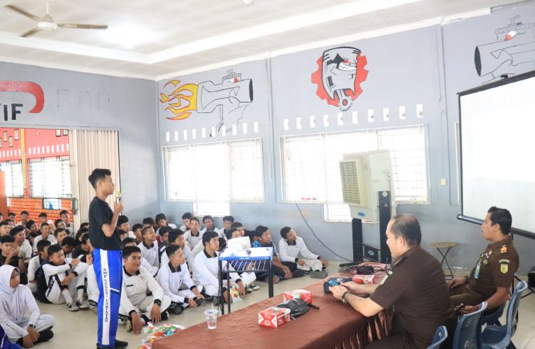 Sosialisasikan Bahaya NAPZA dan Anti-Bullying, Tim JMS Kejaksaan Tinggi Kepulauan Riau Hadir di SMAN 1 dan SMKN 1 Bintan Utara