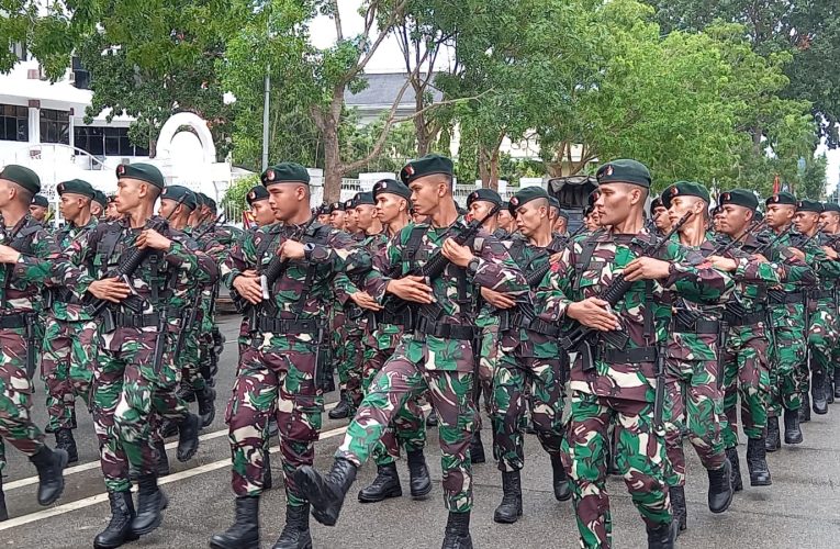 Menjelang HUT TNI ke-79, Prajurit TNI Gelar Latihan Upacara di Dataran Engku Putri, Batam Center