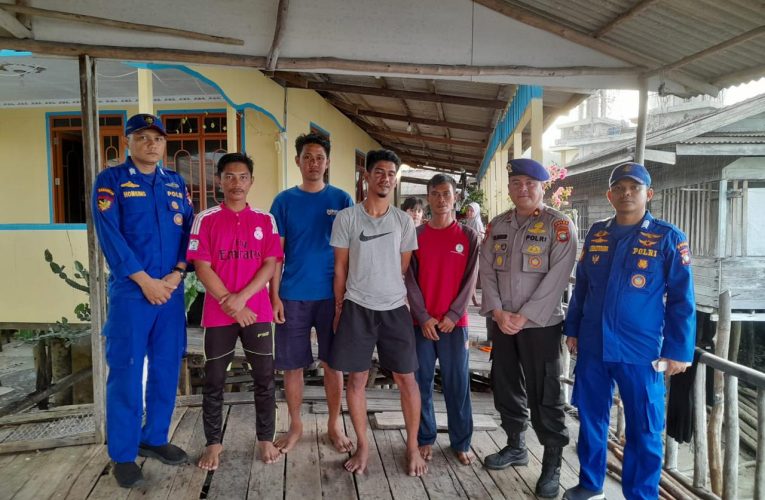 Ditpolairud Polda Kepri Bebaskan 4 Nelayan Batam yang Ditahan Coast Guard Singapura