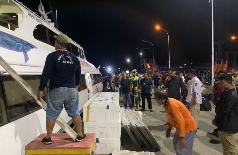 Polres Anambas Kawal Pergeseran Logistik Pilkada 2024 di Pelabuhan Tarempa