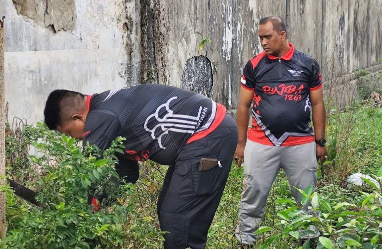Jumat Bersih, Petugas Rutan Kelas I Tanjungpinang Gotong Royong Bersihkan Area Brandgang