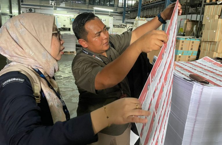 Jelang Pencoblosan, Bawaslu Kepri Cek Kondisi Surat Suara Pilkada Kepri