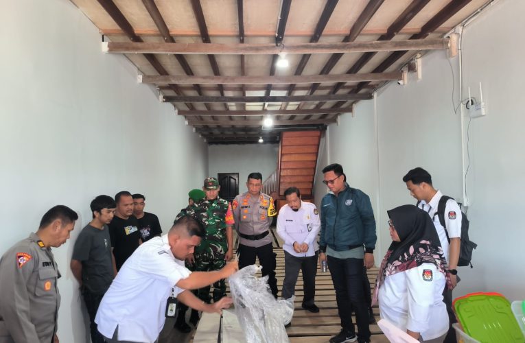 Surat Suara Pilkada 2024 Tiba di Tarempa, Polres Anambas Kawal Ketat Proses Distribusi