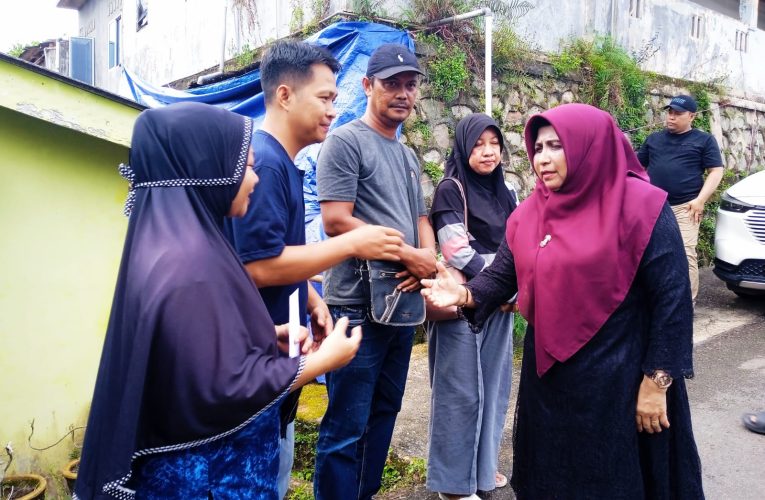 Dibantu Rahma, Korban Longsor Curhat Soal Lambatnya Penanganan Pemko