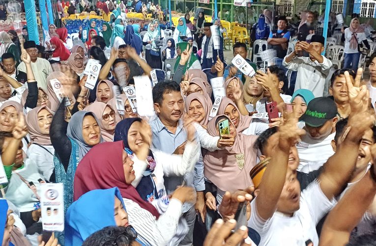 Bagai Air Bah, Emak-emak Sambut “Sang Gubernur Perubahan” di Tanjungsengkuang 