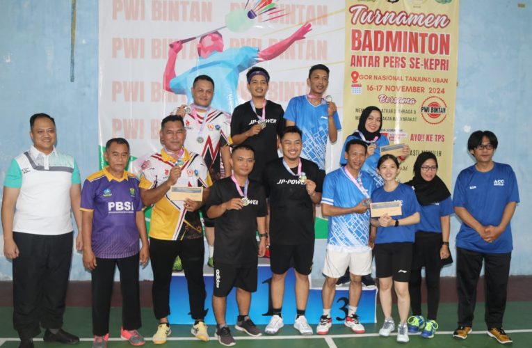 Wasek PWI Kepri Juarai Turnamen Badminton Antar Pers Se-Kepri