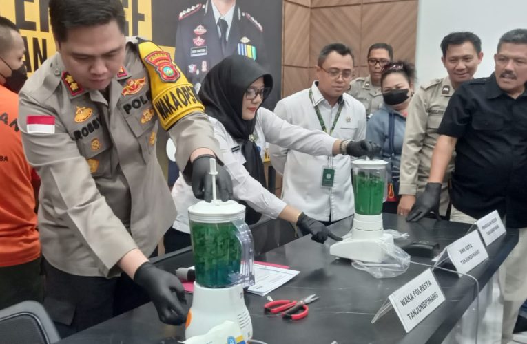Polresta Tanjungpinang Musnahkan 939 Butir Ekstasi, Dua Tersangka Terancam Hukuman Mati