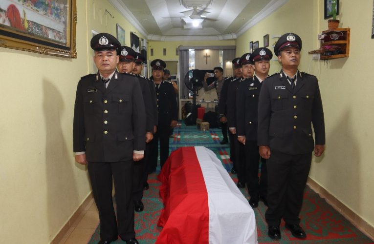 Polresta Tanjungpinang Gelar Upacara Pelepasan Jenazah Alm. Bripka John Wister Butar-Butar