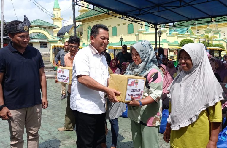 Pangdam I/BB Kunjungi Pulau Penyengat: Silaturahmi dan Beri Bantuan Sembako