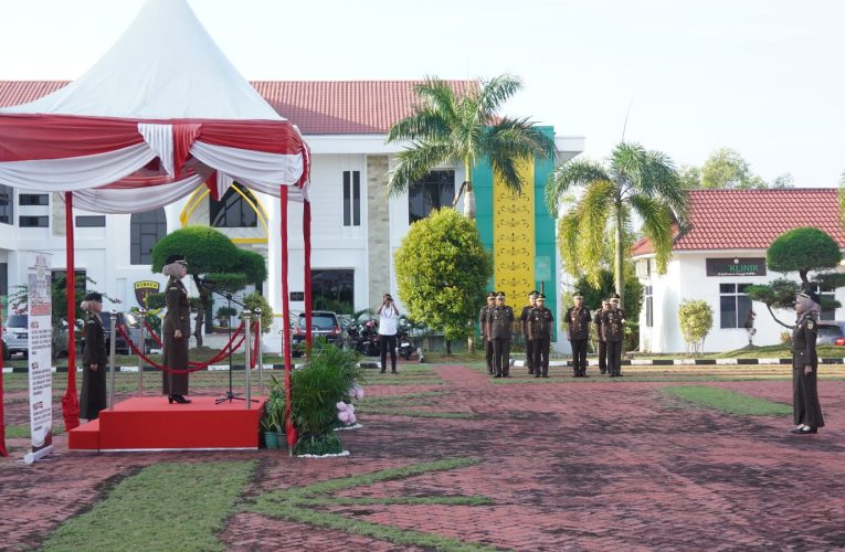 Asisten Pembinaan Kejati Kepri Pimpin Upacara Hari Ibu ke-96: “Perempuan Menyapa, Perempuan Berdaya Menuju Indonesia Emas 2045”