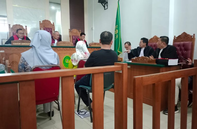 Sidang Penipuan Kebun Kelapa 8 Hektar, Anak Angkat Jual Tanah Rp170 Juta, Saksi: “Tak Sangka Setega Ini”