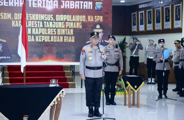 Polda Kepri Gelar Sertijab Pejabat Utama dan Kapolres Jajaran di Gedung Lancang Kuning