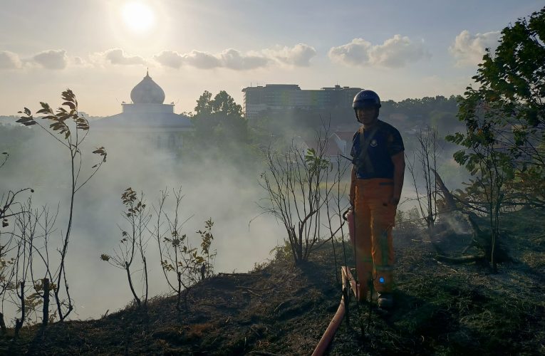 Lahan Kosong di Jalan Abadi Tanjungpinang Terbakar, Warga Sempat Panik