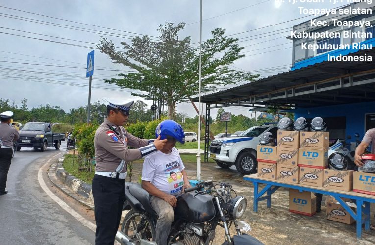 Satlantas Polres Bintan Bagikan Helm Gratis, Upaya Kurangi Pelanggaran dan Tingkatkan Keselamatan Pengendara