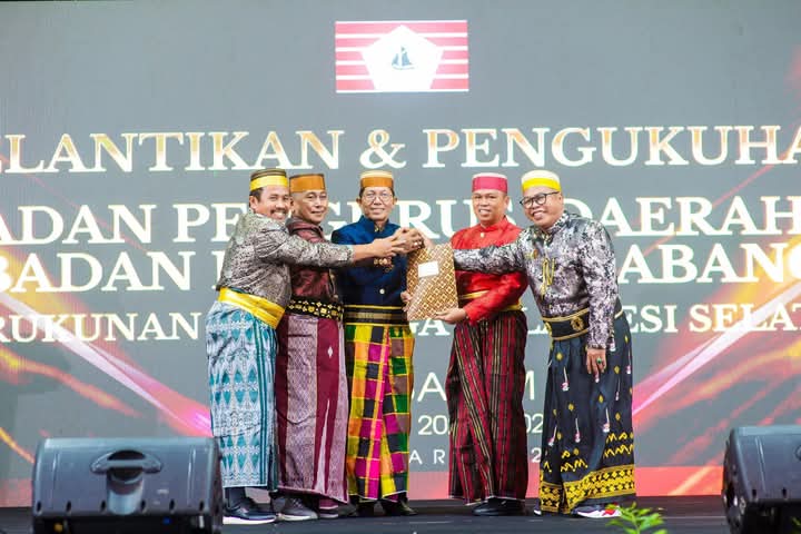 Walikota Batam Terpilih Amsakar Achmad Dikukuhkan sebagai Anggota Kehormatan KKSS Kepri