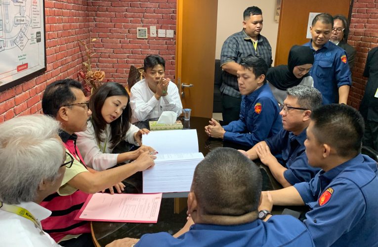 Penyerahan Tersangka dan BB (Tahap II) dalam Perkara Permufakatan Jahat Penanganan Perkara atas Nama Tersangka ZR