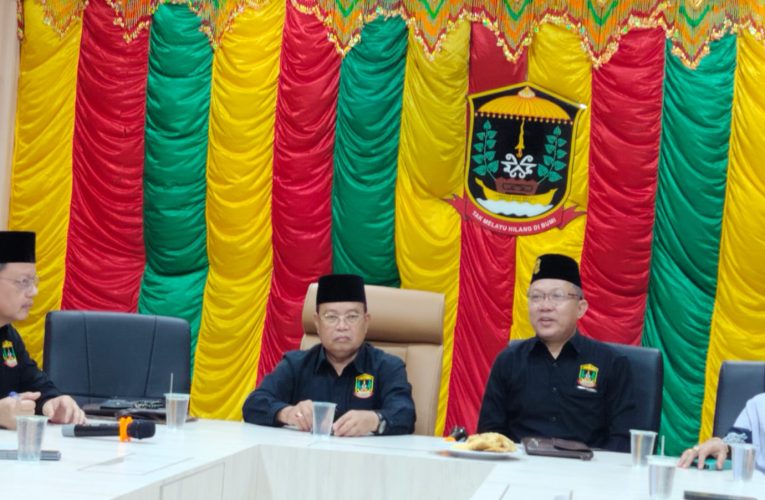 H Raja Al Hafiz Resmi Gantikan H Abdul Razak Sebagai Ketua LAM Kepri 2022-2027
