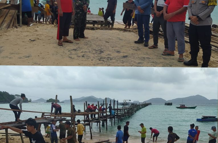 Warga Desa Rewak dan Jemaja Barat Gotong-Royong Perbaiki Pelabuhan Kusik