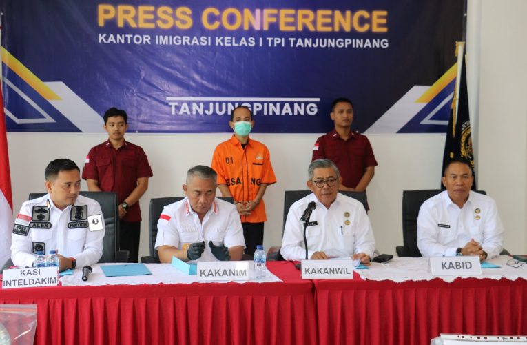 Imigrasi Tanjungpinang Tahan WNA China yang Masuk Indonesia Secara Ilegal