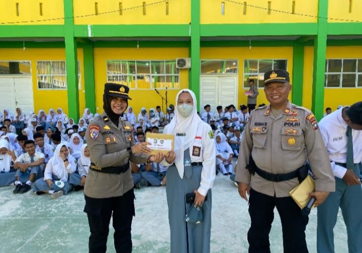 Sosialisasi Hukum di SMAN 5 Tanjungpinang: Sat Binmas Polresta Tanjungpinang Edukasi Pelajar
