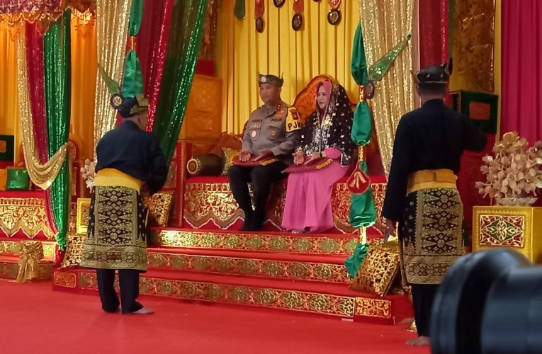 Kapolda Kepri Ikuti Tepuk Tepung Tawar, Perkuat Sinergi dengan LAM Kepri