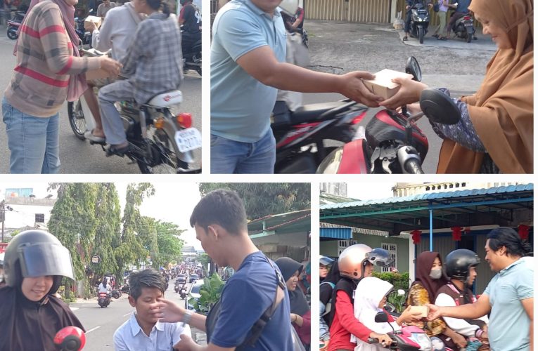 Kedai Kopi Laba Laba Bagikan Takjil Gratis kepada Pengendara di Tanjungpinang