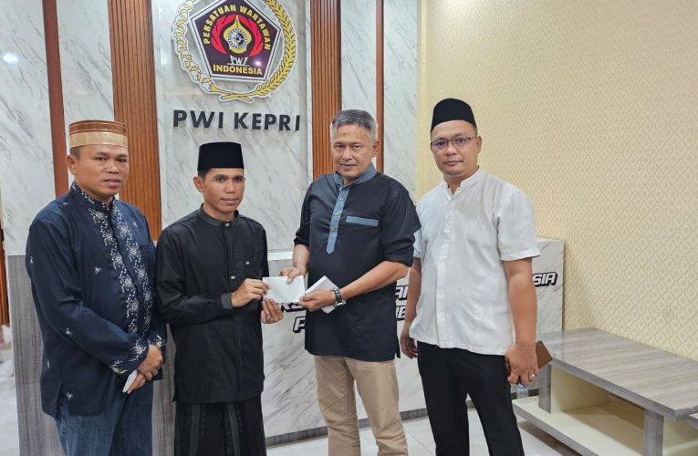 Buka Puasa Hari Pertama, PWI Kepri Berikan Santunan ke Panti Asuhan Al-Ibriz