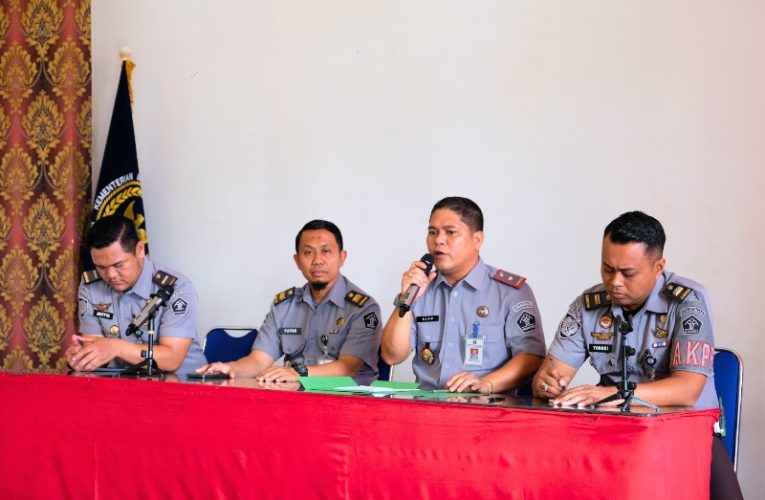 Kepala Rutan Kelas I Tanjungpinang Berikan Pengarahan Perdana kepada Petugas, Tekankan Soliditas dan Tugas Tertib