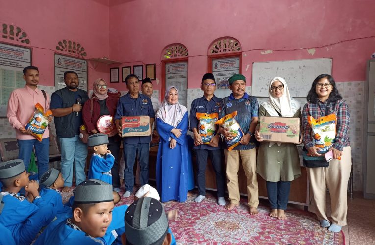 PWI Kepri Berbagi di Panti Asuhan At-Taqwa Batam, Andi Gino Berikan Motivasi kepada Anak-Anak Panti