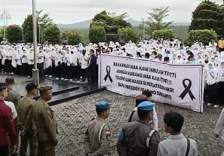 Protes Tenaga Kesehatan RSUD Natuna Tuntut Pembayaran TPP kepada Bupati Cen Sui Lan