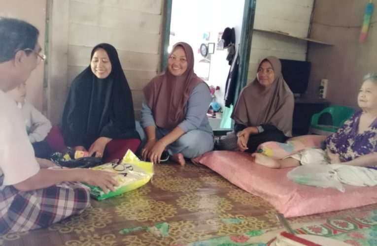 Kelompok Yasin Desa Kuala Maras Bagikan Sembako kepada Warga Kurang Mampu di Bulan Ramadhan
