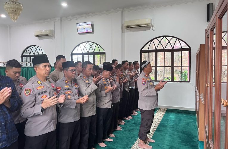Polresta Tanjungpinang Gelar Salat Gaib untuk 3 Personel Polri yang Gugur di Way Kanan
