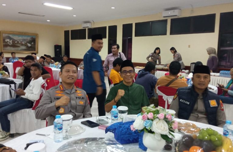 Buka Puasa Bersama Kapolresta Barelang, Ketua PWI Kepri Andi Gino Doakan Heribertus Sukses Jalani Sespimti