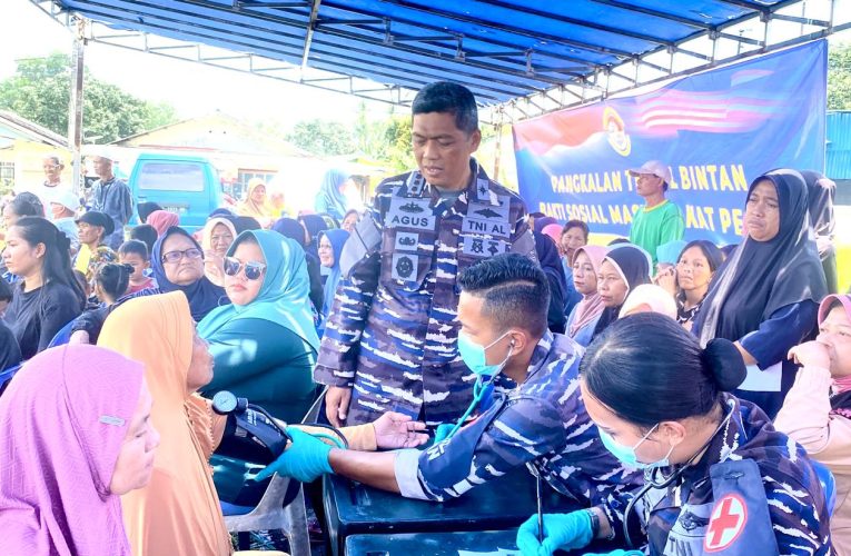 Lanal Bintan Gelar Bakti Sosial dan Kesehatan untuk Masyarakat Pesisir Menjelang Idul Fitri