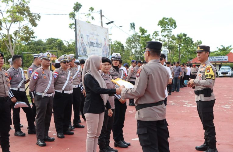 Apel Pergeseran Personel Polres Bintan untuk Pengamanan Malam Takbiran dan Sholat Idul Fitri 1446 H