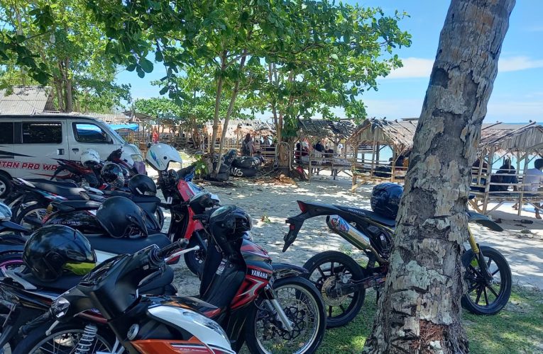 Aturan Parkir Kendaraan di Pantai Trikora 4: Pengelola Tegaskan Pentingnya Ketertiban dan Kenyamanan Pengunjung