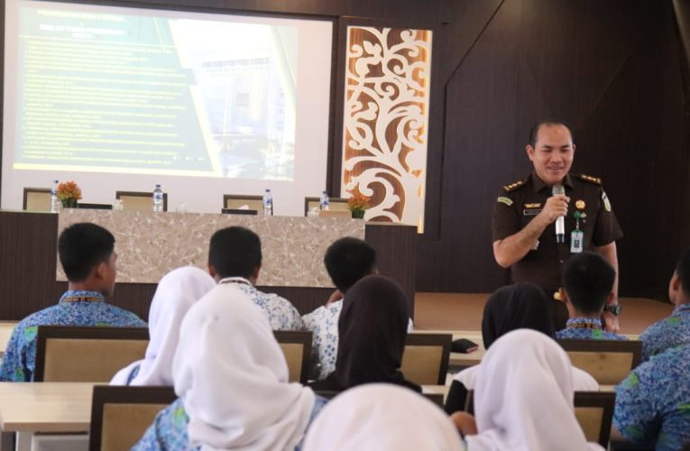Kejati Kepri Gelar Program JMS di SMAN 3 dan 4 Batam: Ajak Pelajar Jauhi Narkoba dan Bullying