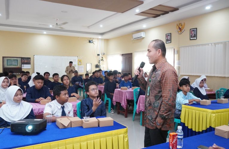 Kejati Kepri Gelar Program Jaksa Masuk Sekolah di SMPN 7 Tanjungpinang, Ajak Siswa Jauhi Napza dan Bullying