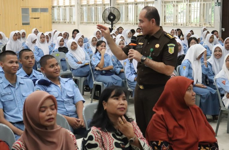 Kejati Kepri Gencarkan Program Jaksa Masuk Sekolah: Sosialisasi Bahaya NAPZA dan Bullying di SMKN 1 & SMKN 3 Batam