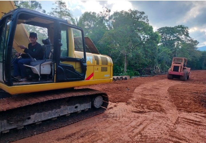 TMMD ke-124 Kodim 0315/Tanjungpinang Bangun Jalan Baru di Desa Panggak Laut, Lingga
