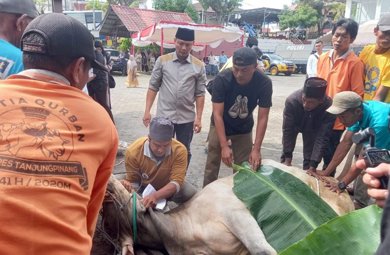Polresta Tanjungpinang Sembelih 6 Hewan Kurban pada Idul Adha 1446 H