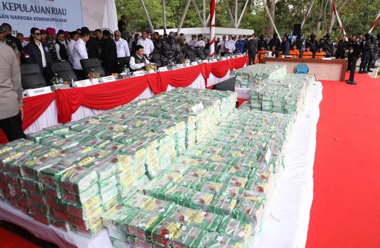 Pemusnahan 2 Ton Sabu di Batam Disaksikan Ribuan Warga, Tersangka Teriakkan Nama Bandar Internasional