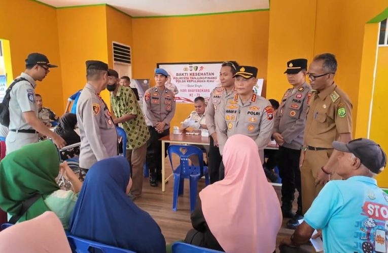 Peringati Hari Bhayangkara ke-79, Polresta Tanjungpinang Gelar Pemeriksaan Kesehatan Gratis di Pulau Penyengat