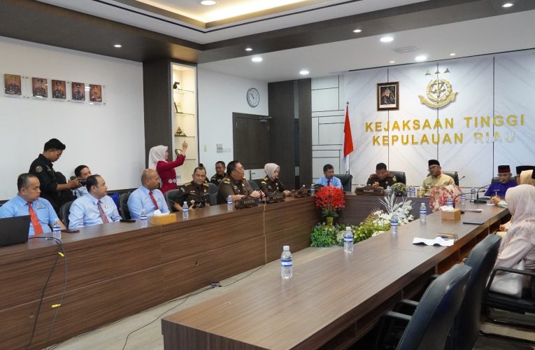 Wujud Kolaborasi Hukum, Kejati Kepri Terima Penghargaan dari Pemko Tanjungpinang