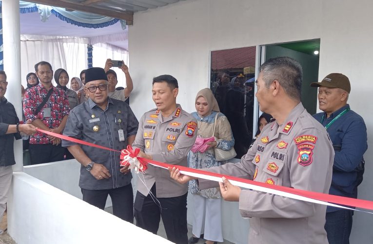 Polresta Tanjungpinang Bedah Rumah Warga di Kampung Bugis, Wujud Nyata Kepedulian di HUT Bhayangkara ke-79