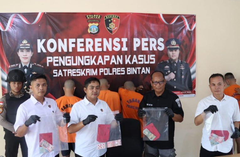 Empat Pria Diamankan Polres Bintan Saat Tengah Asyik Bermain Judi di Sungai Enam Laut