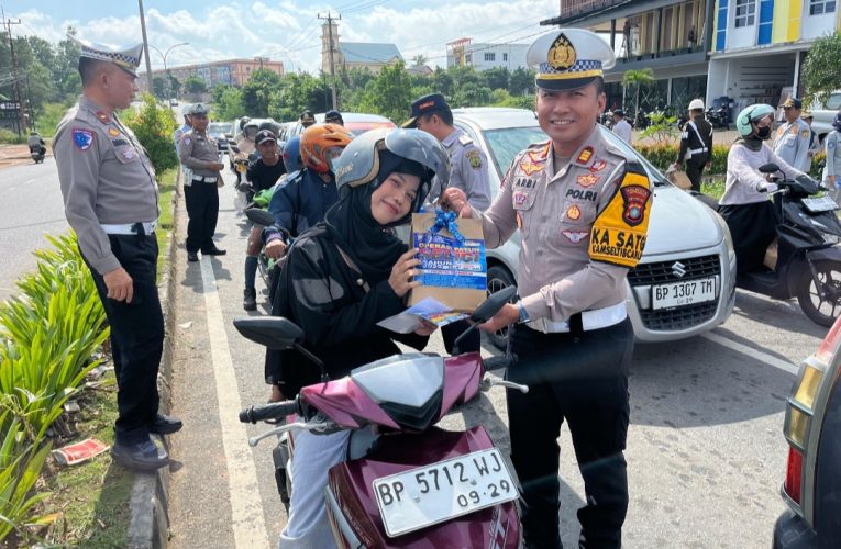 Satlantas Polresta Tanjungpinang Apresiasi Pengendara Tertib di Operasi Patuh Seligi 2025