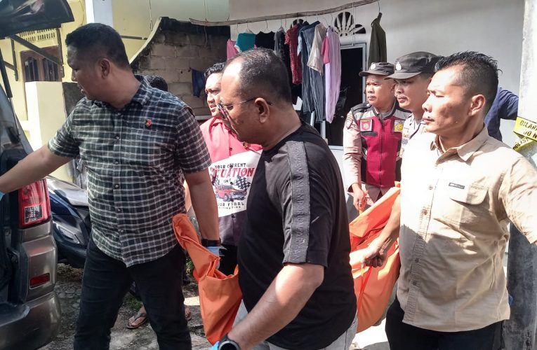 Anak Pulang Sekolah Terkejut Melihat Ayahnya Gantung Diri